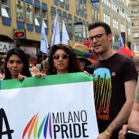 Foto Nicoloro G.   27/06/2015  Milano    Dodicesima edizione del \" Milano Gay Pride \" che con lo slogan \" I diritti nutrono il pianeta \" ha visto sfilare in corteo 100.000 partecipanti. nella foto manifestanti lungo il corteo.