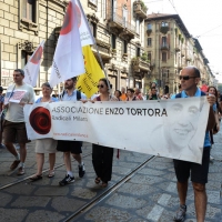 Foto Nicoloro G.    27/06/2015  Milano    Dodicesima edizione del " Milano Gay Pride " che con lo slogan " I diritti nutrono il pianeta " ha visto sfilare in corteo 100.000 partecipanti. nella foto uno striscione lungo il corteo.