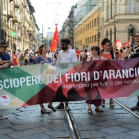 Foto Nicoloro G.   27/06/2015  Milano    Dodicesima edizione del " Milano Gay Pride " che con lo slogan " I diritti nutrono il pianeta " ha visto sfilare in corteo 100.000 partecipanti. nella foto uno striscione lungo il corteo.