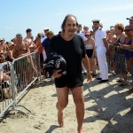 Foto Nicoloro G.   15/08/2019  Cervia ( Ra )   27° edizione di ' Cervia, la spiaggia ama il libro ' con il tradizionale sbarco degli scrittori dalle imbarcazioni storiche. nella foto il cantautore Andrea Mingardi.