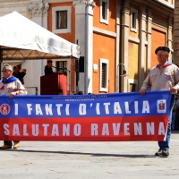 Foto Nicoloro G. 27/05/2012 Ravenna Si e’ svolto nella città romagnola il 31° Raduno Nazionale dei Fanti d’ Italia con la partecipazione del ministro della Difesa l’ ammiraglio Gianpaolo Di Paola. nella foto Uno striscione