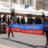 Foto Nicoloro G. 27/05/2012 Ravenna Si e’ svolto nella città romagnola il 31° Raduno Nazionale dei Fanti d’ Italia con la partecipazione del ministro della Difesa l’ ammiraglio Gianpaolo Di Paola. nella foto Uno striscione