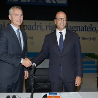 Foto Nicoloro G. 24/08/2017 Rimini Quinta giornata della 38° edizione del Meeting di Rimini che quest' anno ha come tema ' Quello che tu erediti dai tuoi padri, riguadagnatelo, per possederlo”. nella foto il ministro Angelino Alfano con il segretario generale della NATO Jens Stoltenberg.