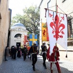 13/09/2020   Ravenna  Per il 699° anno dalla morte di Dante messa solenne nella basilica di San Francesco, dove si tennero i funerali di Dante, morto nella notte fra il 13 e il 14 settembre 1321. Di seguito la cerimonia dell' offerta, da parte del Comune di Firenze, dell' olio per alimentare la lampada votiva che arde all' interno della tomba di Dante. nella foto il corteo lascia la tomba di Dante dopo la cerimonia dell' olio.