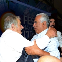 Foto Nicoloro G. 30/08/2018 Ravenna Continua la Festa Nazionale de l' Unita'. nella foto l' abbraccio tra Pepe Mujica, a sinistra, e Antonio Costa, primo ministro del Portogallo.