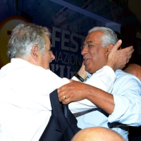 Foto Nicoloro G. 30/08/2018 Ravenna Continua la Festa Nazionale de l' Unita'. nella foto l' abbraccio tra Pepe Mujica, a sinistra, e Antonio Costa, primo ministro del Portogallo.