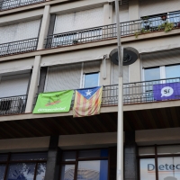 Foto Nicoloro G. 12/10/2017 Barcellona Manifestazione con corteo degli unionisti per l\' unita\' della Spagna contro il progetto dell\' indipendenza della Catalogna. nella foto molti balconi espongono bandiere e simboli degli indipendentisti.