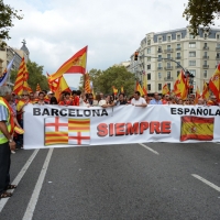 Foto Nicoloro G.   12/10/2017    Barcellona     Manifestazione con corteo degli unionisti per l' unita' della Spagna contro il progetto dell' indipendenza della Catalogna. nella foto lungo il corteo striscioni e cartelli per l' unita'.