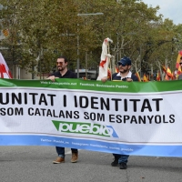 Foto Nicoloro G.   12/10/2017    Barcellona     Manifestazione con corteo degli unionisti per l' unita' della Spagna contro il progetto dell' indipendenza della Catalogna. nella foto lungo il corteo striscioni e cartelli per l' unita'.