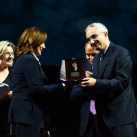 Foto Nicoloro . 18/11/2018 Ravenna 47esima edizione del ' Premio Guidarello per il Giornalismo d' Autore '. nella foto il giornalista Dario Di Vico premiato nella sezione societa' del Guidarello Nazionale dalla dirigente Eni Manuela Liverzani.