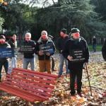 Foto Nicoloro G.   27/11/2021   Ravenna    Flash mob ' Uomini in scarpe rosse '. Un corteo di uomini con scarpe rosse ha sfilato nel centro di Ravenna per dire No alla violenza sulle donne. nella foto una sosta vicino a una panchina rossa.