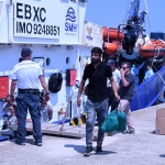 Foto Nicoloro G.   19/07/2024   Ravenna   E\' approdata nel porto di Ravenna la nave ong Aita Mari con a bordo 34 migranti dei quali 24 provenienti dalla Siria, 6 dal Bangladesh, 3 dall\' Egitto e 1 dalla Nigeria. nella foto lo sbarco di un migrante.