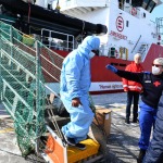 Foto Nicoloro G.   21/03/2024   Porto Corsini - Ravenna   Ha attraccato al terminal di Porto Corsini la nave Ong ' Life Support ' di Emergwncy con a bordo 71 migranti, 70 uomini, dei quali 3 minori, e 1 donna.  In particolare 61 vengono dal Bangladesh, 9 dall' Eritrea e 1 dall' Egitto. nella foto un momento dello sbarco dei migranti.