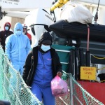 Foto Nicoloro G.   21/03/2024   Porto Corsini - Ravenna   Ha attraccato al terminal di Porto Corsini la nave Ong ' Life Support ' di Emergwncy con a bordo 71 migranti, 70 uomini, dei quali 3 minori, e 1 donna.  In particolare 61 vengono dal Bangladesh, 9 dall' Eritrea e 1 dall' Egitto. nella foto un momento dello sbarco dei migranti.