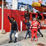 Foto Nicoloro G.   15/10/2024   Ravenna   E\' approdata nel porto di Ravenna la nave ong Ocean Viking con a bordo 47 migranti dei quali 33 sono uomini, 4 donne e 10 minori dei quali 7 non accompagnati. In particolare 18 provengono dall\' Egitto, 3 dal Pakistan, 13 dalla Siria e 13 dal Bangladesh. Una volta compiuti i controlli di rito tutti i migranti resteranno in Emilia-Romagna e ripartiti tra diverse citta\' della regione. nella foto  un momento dello sbarco dei migranti.