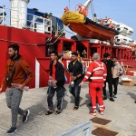 Foto Nicoloro G.   15/10/2024   Ravenna   E\' approdata nel porto di Ravenna la nave ong Ocean Viking con a bordo 47 migranti dei quali 33 sono uomini, 4 donne e 10 minori dei quali 7 non accompagnati. In particolare 18 provengono dall\' Egitto, 3 dal Pakistan, 13 dalla Siria e 13 dal Bangladesh. Una volta compiuti i controlli di rito tutti i migranti resteranno in Emilia-Romagna e ripartiti tra diverse citta\' della regione. nella foto  un momento dello sbarco dei migranti.