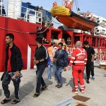 Foto Nicoloro G.   15/10/2024   Ravenna   E\' approdata nel porto di Ravenna la nave ong Ocean Viking con a bordo 47 migranti dei quali 33 sono uomini, 4 donne e 10 minori dei quali 7 non accompagnati. In particolare 18 provengono dall\' Egitto, 3 dal Pakistan, 13 dalla Siria e 13 dal Bangladesh. Una volta compiuti i controlli di rito tutti i migranti resteranno in Emilia-Romagna e ripartiti tra diverse citta\' della regione. nella foto  un momento dello sbarco dei migranti.