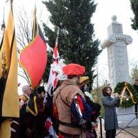 Foto Nicoloro G. 11/04/2012 Ravenna Celebrazioni per il cinquecentenario della Battaglia di Ravenna, combattuta l' 11/04/1512, giorno di Pasqua, tra l' esercito Francese e l' esercito della Lega Santa ( spagnoli, pontifici e veneziani ) per il possesso dell' Italia. L' importanza storica di quella sanguinosa battaglia e' nella svolta che ebbe l' arte militare in quanto fu l' ultima battaglia in cui la cavalleria svolse un ruolo di rilevante importanza e la prima battaglia in cui l' artiglieria si rivelo' risolutiva per l' esito dello scontro. nella foto Figuranti, trombettiere e sullo sfondo la Colonna commemorativa della battaglia, detta Colonna dei Francesi