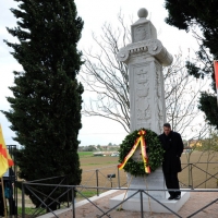 Foto Nicoloro G. 11/04/2012 Ravenna Celebrazioni per il cinquecentenario della Battaglia di Ravenna, combattuta l' 11/04/1512, giorno di Pasqua, tra l' esercito Francese e l' esercito della Lega Santa ( spagnoli, pontifici e veneziani ) per il possesso dell' Italia. L' importanza storica di quella sanguinosa battaglia e' nella svolta che ebbe l' arte militare in quanto fu l' ultima battaglia in cui la cavalleria svolse un ruolo di rilevante importanza e la prima battaglia in cui l' artiglieria si rivelo' risolutiva per l' esito dello scontro. nella foto Colonna commemorativa della battaglia, detta Colonna dei Francesi