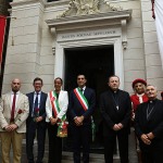 Foto Nicoloro G.   08/09/2024   Ravenna   Celebrazioni per il 703° annuale della morte di Dante Alighieri. nella foto davanti alla tomba del Sommo poeta da sinistra l\' assessore Fabio Sbaraglia, l\' ex sindaco di Firenze Dario Nardella, la neo sindaca di Firenze Sara Funaro, , il sindaco uscente di Ravenna Michele de Pascale, l\' arcivescovo Lorenzo Ghizzoni e il vescovo Livio Corazza.