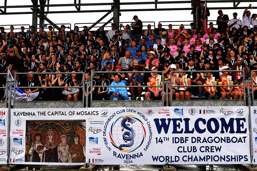 Foto Nicoloro G.   02/09/2024   Ravenna   Cerimonia di apertura della 14esima edizione del Campionato mondiale di Dragon Boat. E' una competizione di origini cinersi che vede la partecipazione di 172 squadre provenienti da 32 nazioni con oltre settemila atleti per quasi 500 gare. il programma prevede gare di 200 mt., 500 mt. e 2 km. su imbarcazioni di lunghezza variabile da 8 a oltre 18 metri. nella foto una veduta della tribuna centrale.