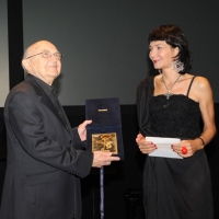 Foto Nicoloro G. 2010/07/17 Milano Al Teatro Dal Verme Undicesima edizione di " La Milanesiana ", che ha per tema " Il paradosso ". Decima serata della rassegna di musica e letteratura. nella foto Aharon Appelfeld – Elisabetta Sgarbi