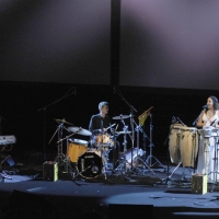 Foto Nicoloro G. 2010/07/143 Milano Al Teatro Dal Verme Undicesima edizione di " La Milanesiana ", che ha per tema " Il paradosso ". Settima serata della rassegna di musica e letteratura. nella foto Noa e la sua band