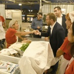 Foto Nicoloro G.   08/09/2023   Ravenna   Festa Nazionale dell' Unita'.  nella foto Peppe Provenzano saluta i volontari nelle cucine della Festa tra strette di mano e assaggio di pietanze.