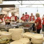 Foto Nicoloro G.   06/09/2023   Ravenna   Festa Nazionale dell' Unita'.  nella foto volontari nelle cucine degli stand ristoranti.