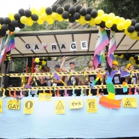 Foto Nicoloro G.  12/06/2010 Milano  Manifestazione del \" gay-pride \" con corteo da piazza Castello a piazza Duomo. nella foto Un palco nell\'ambito della manifestazione