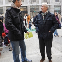 Foto Nicoloro G. 20/11/2011 Milano In occasione della domenica senza auto piazza San Fedele e’ stata allestita, come altri punti della citta’, con giochi di strada e del passato per giocare con i bambini. nella foto Francesco Toldo – Giuliano Pisapia