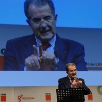 Foto Nicoloro G.  03/05/2014   Rimini      Seconda delle tre " Giornate del Lavoro " organizzate dalla CGIL, tra incontri, concerti, dibattiti, idee. nella foto Romano Prodi che ha tenuto una " lectio magistralis " sulle politiche sbagliate.