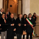 Foto Nicoloro G.   29/11/2024   Ravenna   Inaugurazione ufficiale del Museo Byron e del Risorgimento con sede nel ristrutturato Palazzo Guiccioli. nella foto il tradizionale taglio del nastro con da sinistra Antonio Patuelli e Ernesto Giuseppe Alfieri rispettivamente presidente della Cassa di Ravenna e presidente della Fondazione Cassa di Ravenna e il sindaco Michele de Pascale.