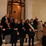 Foto Nicoloro G.   29/11/2024   Ravenna   Inaugurazione ufficiale del Museo Byron e del Risorgimento con sede nel ristrutturato Palazzo Guiccioli. nella foto il tradizionale taglio del nastro con da sinistra Antonio Patuelli e Ernesto Giuseppe Alfieri rispettivamente presidente della Cassa di Ravenna e presidente della Fondazione Cassa di Ravenna e il sindaco Michele de Pascale.