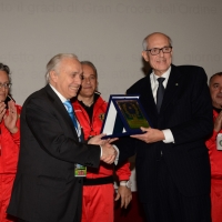 Foto Nicoloro G.  04/12/2013  Milano   Trentunesima edizione del '' Milano International Ficts Fest ''.  nella foto il presidente FICTS Franco Ascani consegna la Ghirlanda d' Onore al prefetto di Milano Paolo Tronca.