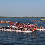 Foto Nicoloro G.   03/09/2024   Ravenna   14esima edizione del Campionato mondiale di Dragon Boat. E\' una competizione di origini cinersi che vede la partecipazione di 172 squadre provenienti da 32 nazioni con oltre settemila atleti per quasi 500 gare. il programma prevede gare di 200 mt., 500 mt. e 2 km. su imbarcazioni di lunghezza variabile da 8 a oltre 18 metri. nella foto imbarcazioni in attesa di gareggiare.