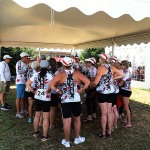 Foto Nicoloro G.   03/09/2024   Ravenna   14esima edizione del Campionato mondiale di Dragon Boat. E\' una competizione di origini cinersi che vede la partecipazione di 172 squadre provenienti da 32 nazioni con oltre settemila atleti per quasi 500 gare. il programma prevede gare di 200 mt., 500 mt. e 2 km. su imbarcazioni di lunghezza variabile da 8 a oltre 18 metri. nella foto l\' equipaggio si riunisce per discutere la tattica prima della gara.