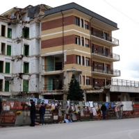 Foto Nicoloro G.  17/04/2014  L\' Aquila     A cinque anni dal terribile terremoto che ha distrutto la città la situazione resta molto critica. Il centro storico resta un cantiere a cielo aperto, deserto e privo di attività commerciale. nella foto il luogo dove era la Casa dello Studente.