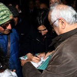 13/11/2024   Ravenna La segretaria nazionale del PD chiude la campagna elettorale del centro-sinistra per le regionali dell\' Emilia-Romagna. nella foto la segratria del PD Elly Schlein autografa un fac-simile di scheda elettorale.