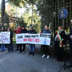 Foto Nicoloro G.   23/11/2024   Ravenna   In occasione della giornata internazionale per l' eliminazione della violenza contro le donne si e' svolto un corteo che ha attraversato le vie della citta. nella foto sosta davanti alla casa di una vittima di femminicidio con lettura di una poesia di Alda Merini.