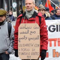 Foto Nicoloro G. 28/01/2011 Milano Corteo dei metalmeccanici per lo sciopero nazionale della Fiom. nella foto Un manifestante con cartello