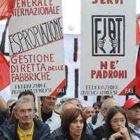 Foto Nicoloro G.  16/10/2010 Roma  Manifestazione nazionale Fiom-CGIL con cortei e comizio finale in piazza San Giovanni. nella foto Manifestanti in piazza San Giovanni