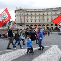 Foto Nicoloro G. 12/10/2013 Roma Manifestazione nazionale in difesa della Costituzione, ” La via maestra “, organizzata dalla FIOM. nella foto Manifestanti