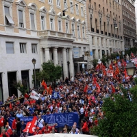 Foto Nicoloro G. 12/10/2013 Roma Manifestazione nazionale in difesa della Costituzione, ” La via maestra “, organizzata dalla FIOM. nella foto Il corteo  