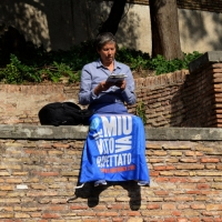 Foto Nicoloro G. 12/10/2013 Roma Manifestazione nazionale in difesa della Costituzione, ” La via maestra “, organizzata dalla FIOM. nella foto Una manifestante 