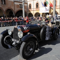 Foto Nicoloro G. 18/05/2012 Ravenna La 36° edizione del Rally 1000 Miglia, che conta la partecipazione di ben 382 auto storiche, passa da Ravenna per il controllo a timbro. nella foto Un auto partecipante