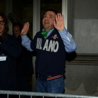 Foto Nicoloro G.  07/12/2014    Milano    Tradizionale serata inaugurale della stagione lirica del Teatro alla Scala. nella foto Dario Ballantini nei panni di Matteo Salvini viene fortemente contestato dai manifestanti che non si erano accorti in un primo momento del travestimento.