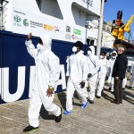 Foto Nicoloro G.   02/03/2025   Ravenna   E' approdata nel porto di Ravenna la nave ong Humanity 1 con a bordo 71 migranti quasi tutti provenienti dall' Eritrea e dall' Etiopia. 20 sono i minori non accompagnati e molte le donne tra le quali una con un bimbo di 5 anni. nella foto un momento dello sbarco.