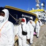 Foto Nicoloro G.   02/03/2025   Ravenna   E' approdata nel porto di Ravenna la nave ong Humanity 1 con a bordo 71 migranti quasi tutti provenienti dall' Eritrea e dall' Etiopia. 20 sono i minori non accompagnati e molte le donne tra le quali una con un bimbo di 5 anni. nella foto un momento dello sbarco.