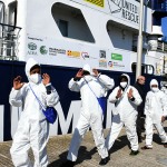 Foto Nicoloro G.   02/03/2025   Ravenna   E' approdata nel porto di Ravenna la nave ong Humanity 1 con a bordo 71 migranti quasi tutti provenienti dall' Eritrea e dall' Etiopia. 20 sono i minori non accompagnati e molte le donne tra le quali una con un bimbo di 5 anni. nella foto un momento dello sbarco.